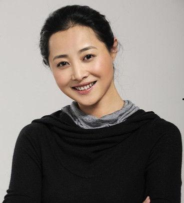 黄立芸个人资料,才华横溢的艺术家与教育者